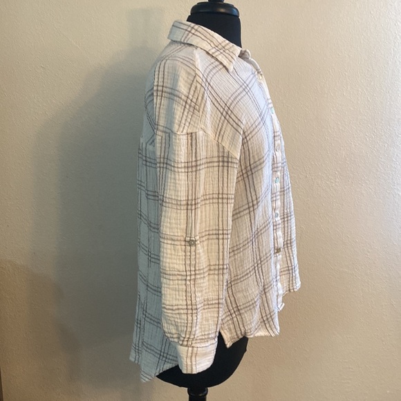 White button up - Picture 3 of 7